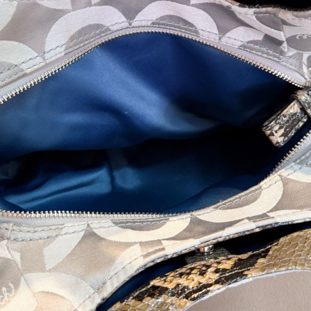 ‼️SOLD‼️Vintage Coach Madison Maggie Silver OpArt Signature Hobo Shoulder Bag - Picture 13 of 16
